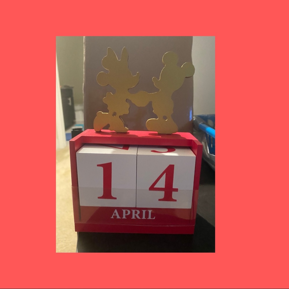 Mickey and Minnie Block calendar (red)